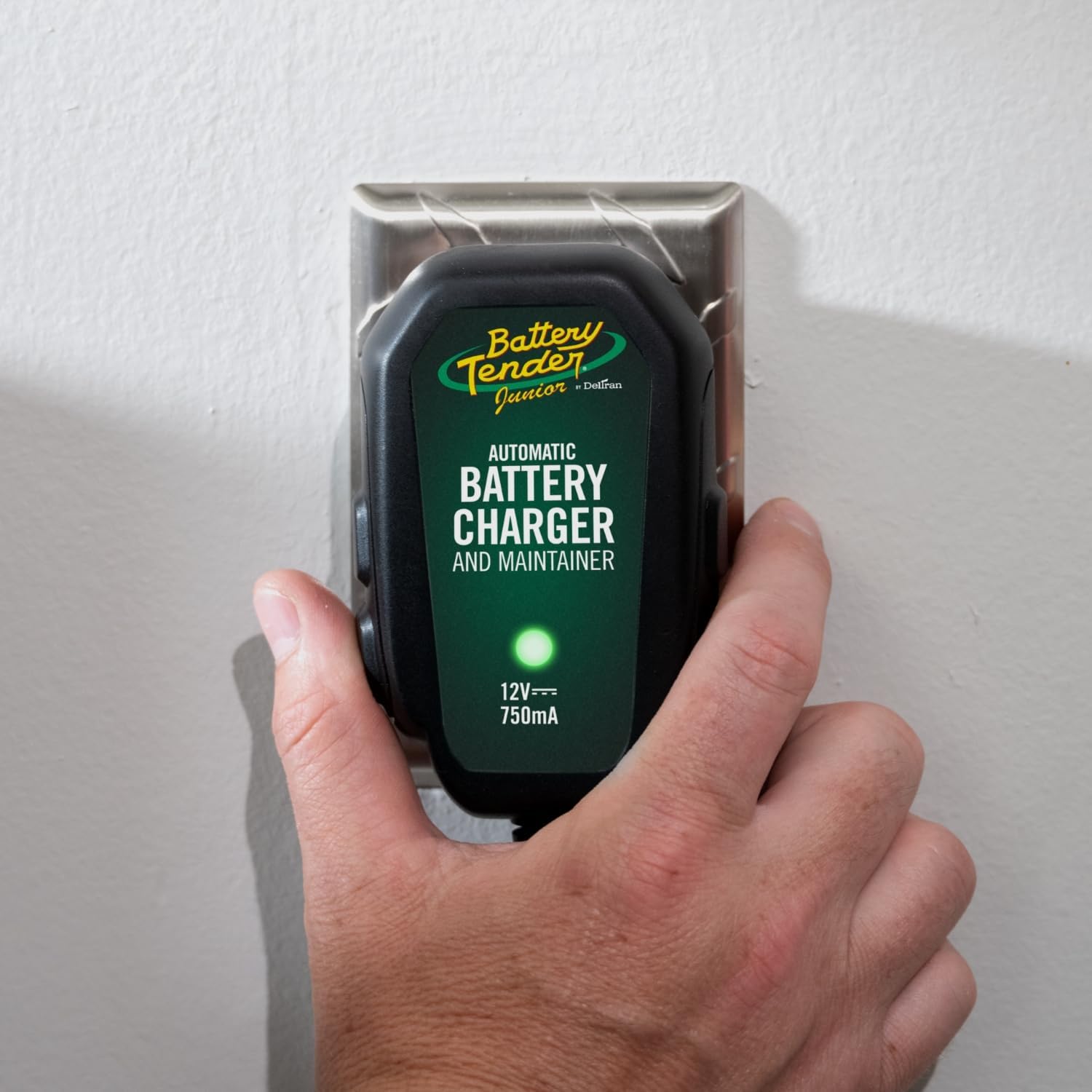 Battery Tender 021-0123 Battery Tender Junior 12V, 0.75A Battery Charger will charge and maintain your battery so that it is ready to go when you are! It's lightweight, fully automatic and easy to use 🍁 All In One Marketplace Canada