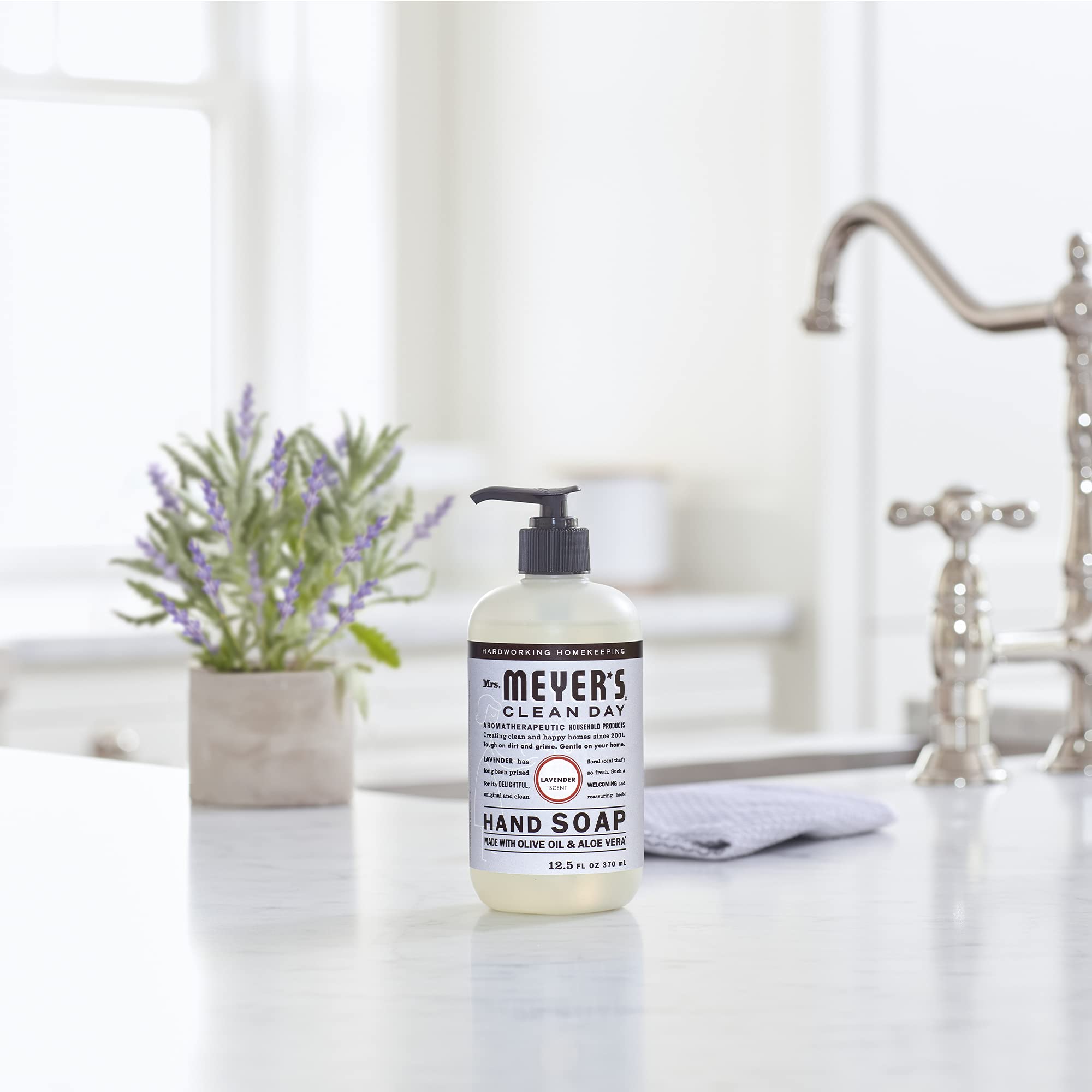 Mrs. Meyer's Clean Day Liquid Hand Soap, Cruelty Free & Biodegradable Hand Wash Formula Made with Essential Oils, Lavender Scent, 370 ml Bottles, 4 Pack 🍁 All In One Marketplace Canada