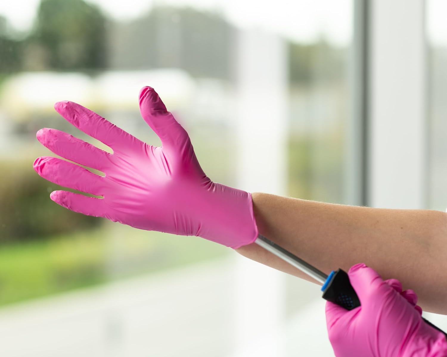 FRAMAR Pink Nitrile Gloves Small – Disposable Gloves Small, Cleaning Gloves, Plastic Gloves Disposable Food Safe, Latex Free Gloves, Gants Nitrile, Gants Jetables, Rubber Gloves 🍁 All In One Marketplace Canada