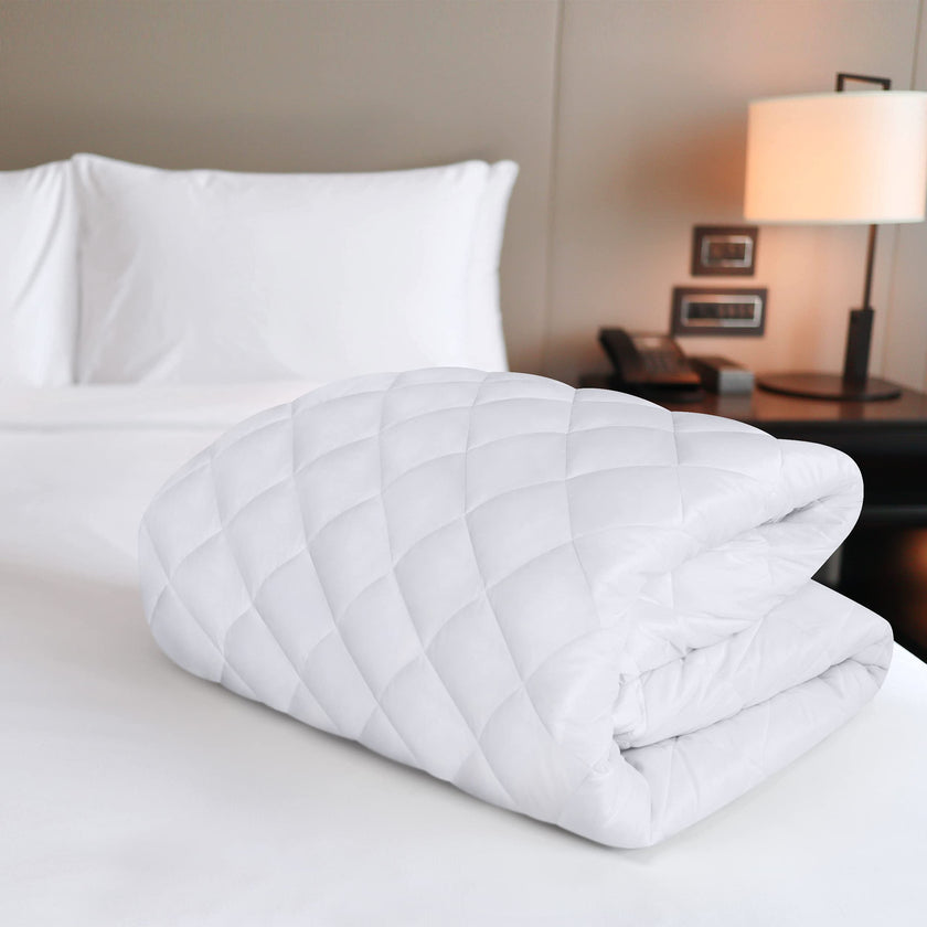 Utopia Bedding Quilted Fitted Mattress Pad, Queen Size, Elastic Fitted Mattress Topper Protector and Cover Stretches up to 16 Inches Deep, Machine Washable (White) 🍁 All In One Marketplace Canada