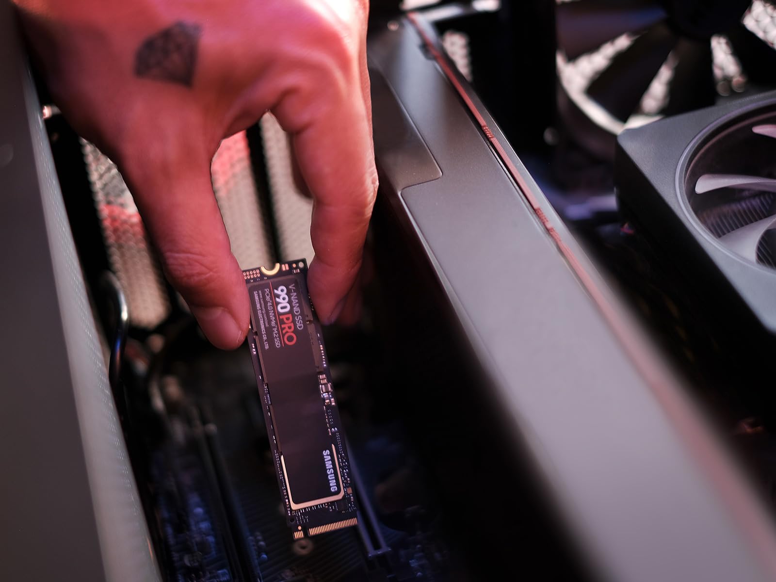 SAMSUNG 990 PRO SSD 2TB PCIe Gen4 NVMe M.2 Internal Solid State Hard Drive, Upto 7,450MB/s, Fast Speed for Gaming Heat Control, Direct Storage and Memory Expansion, MZ-V9P2T0B/AM [Canada Version] 🍁 All In One Marketplace Canada