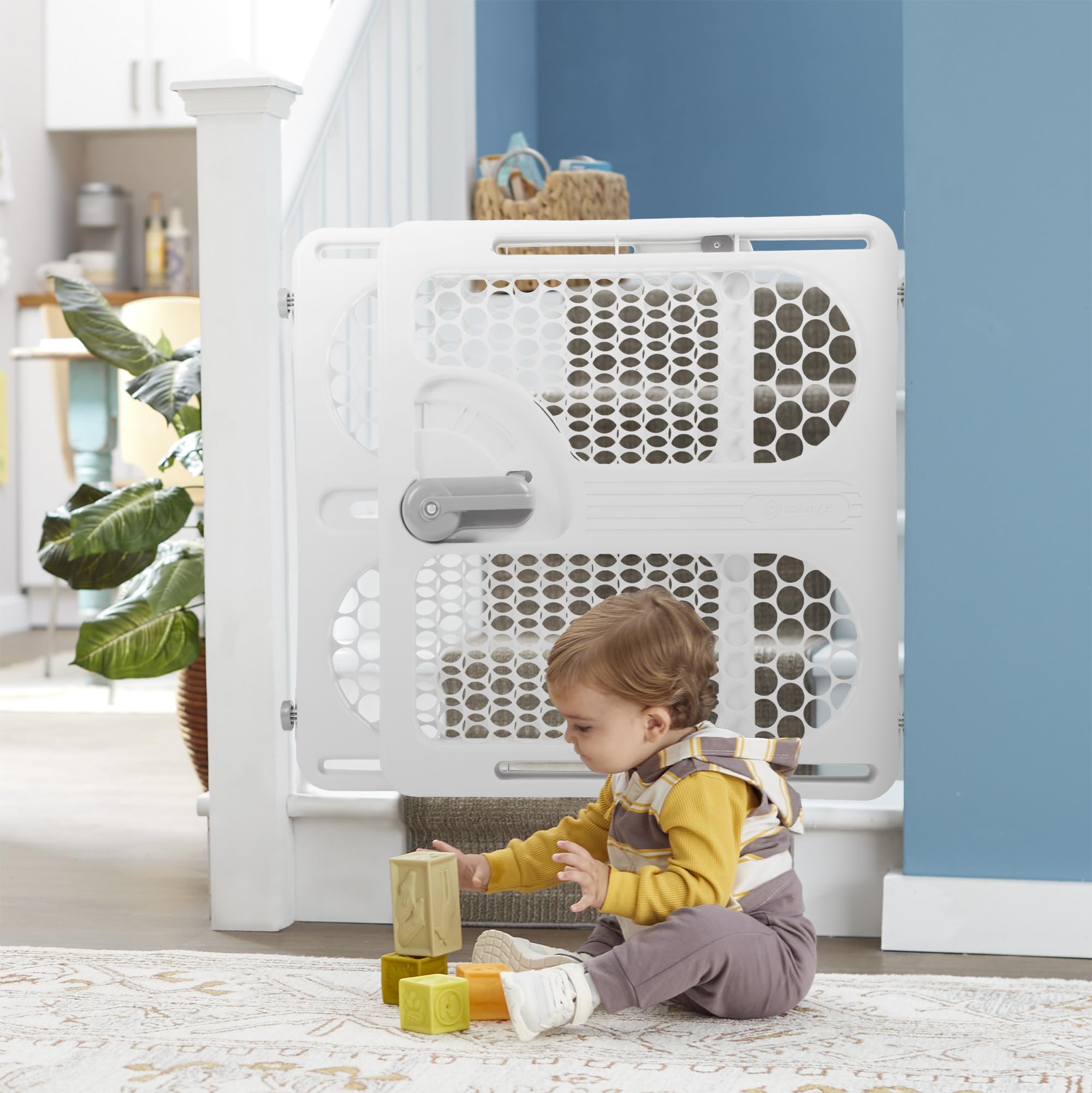 Safety 1st Pressure Mount Easy Fit Security Gate, Fits Spaces between 28
