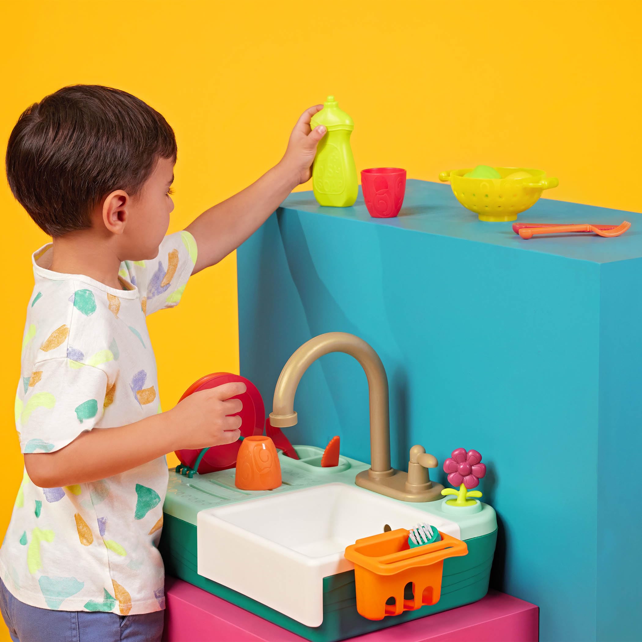 B. toys Play Sink, Splash-n-Scrub Sink with Running Water Faucet 🍁 All In One Marketplace Canada