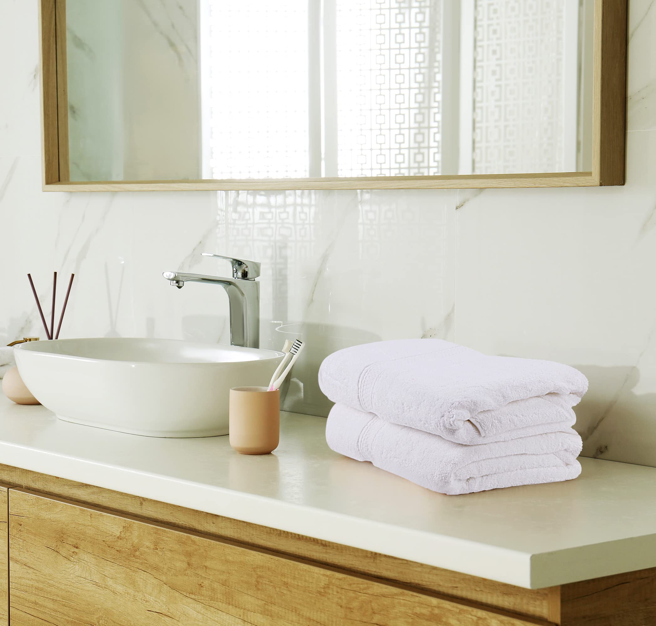 Utopia Towels 8 Piece Premium Towel Set, 2 Bath, 2 Hand, and 4 Wash Cloths, 600 GSM 100% Ring Spun Cotton Highly Absorbent Towels for Bathroom, Gym, Hotel, and Spa, White 🍁 All In One Marketplace Canada
