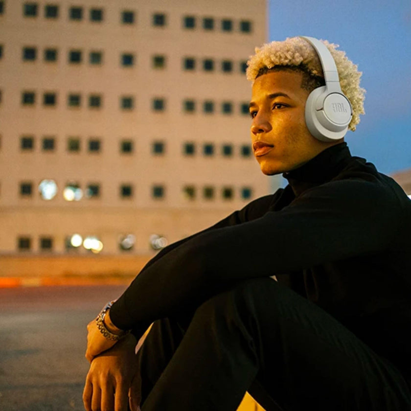 JBL Tune 720BT - Wireless Over-Ear Headphones with JBL Pure Bass Sound, Bluetooth 5.3, Up to 76H Battery Life and Speed Charge, Lightweight, Comfortable and Foldable Design (White) 🍁 All In One Marketplace Canada