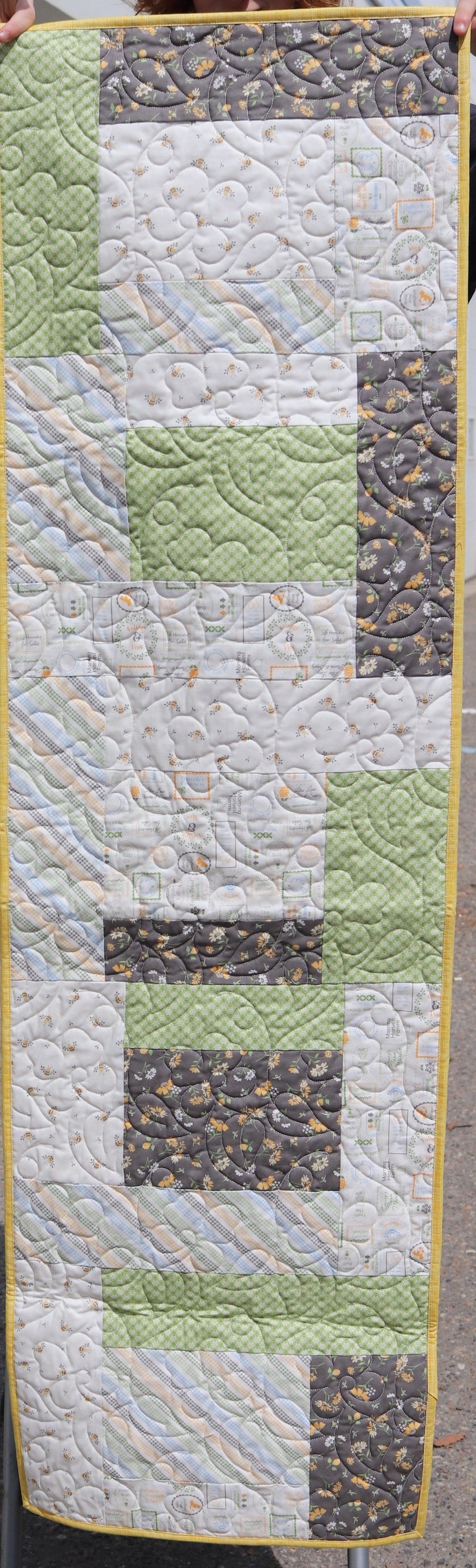 Store Sample- Table Runner - Bees