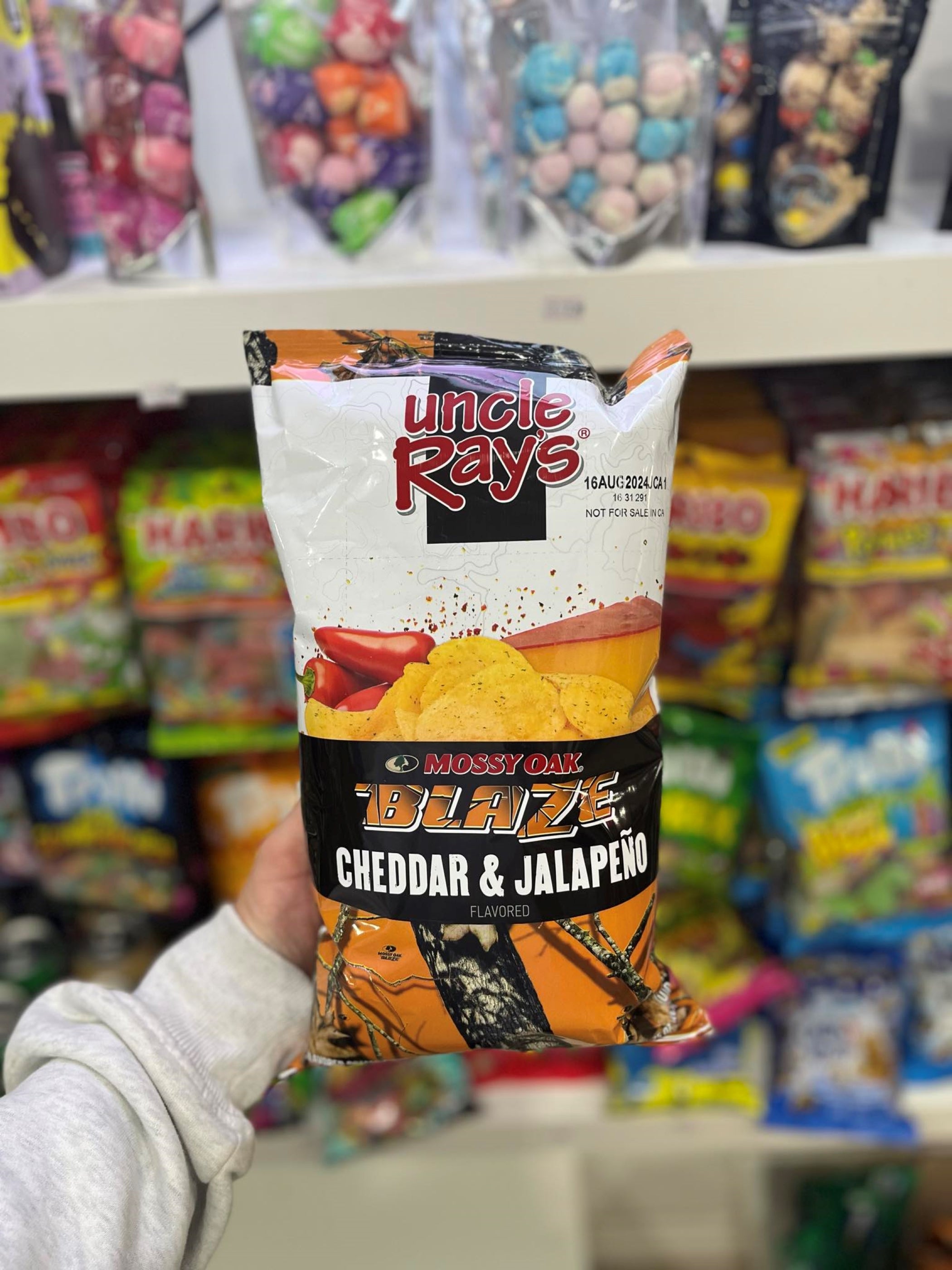 (USA) UNCLE RAYS CHEDDAR & JALAPENO CHIPS - 4.6OZ