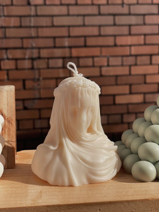 Veiled Lady