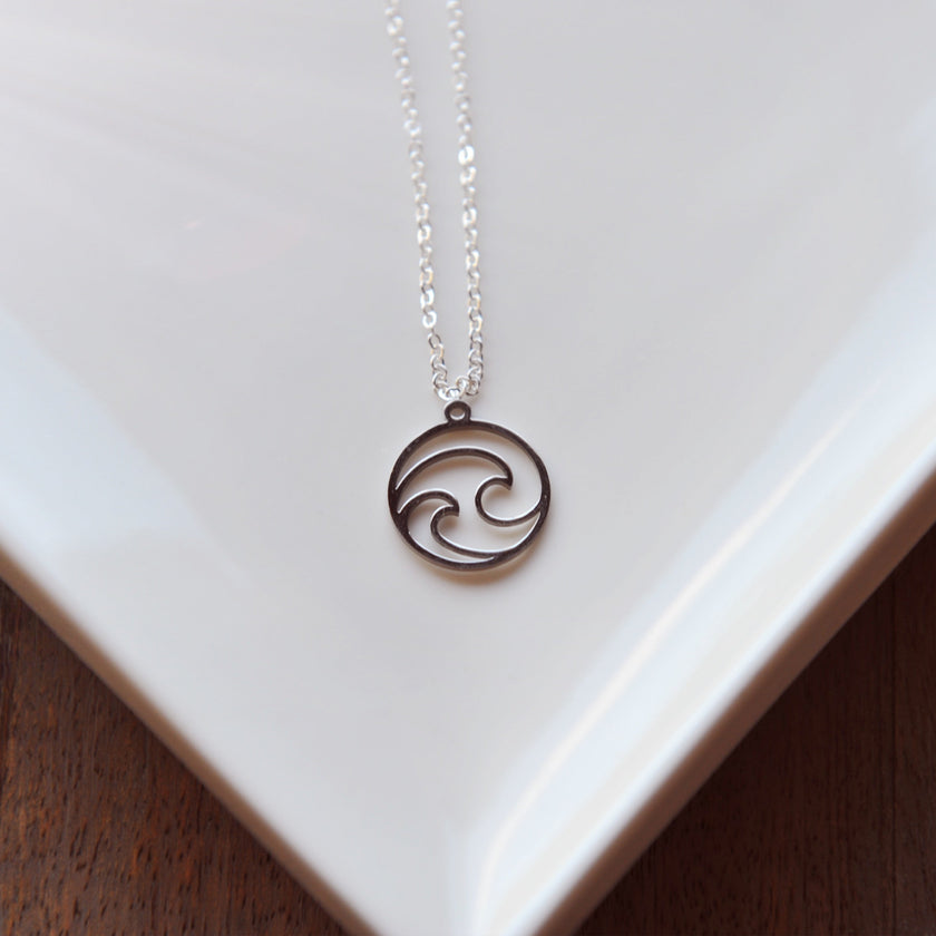 Double wave necklace