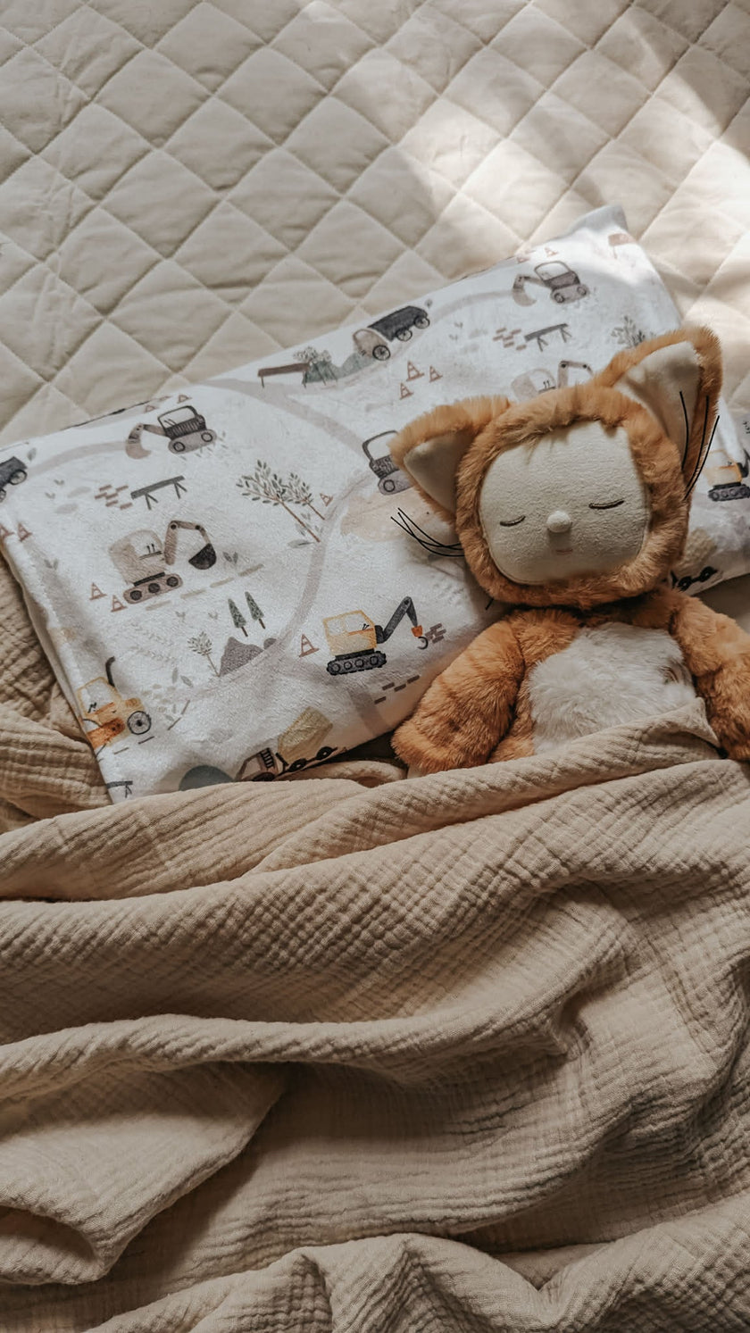 Children's pillowcase - Trucks - Veille sur toi