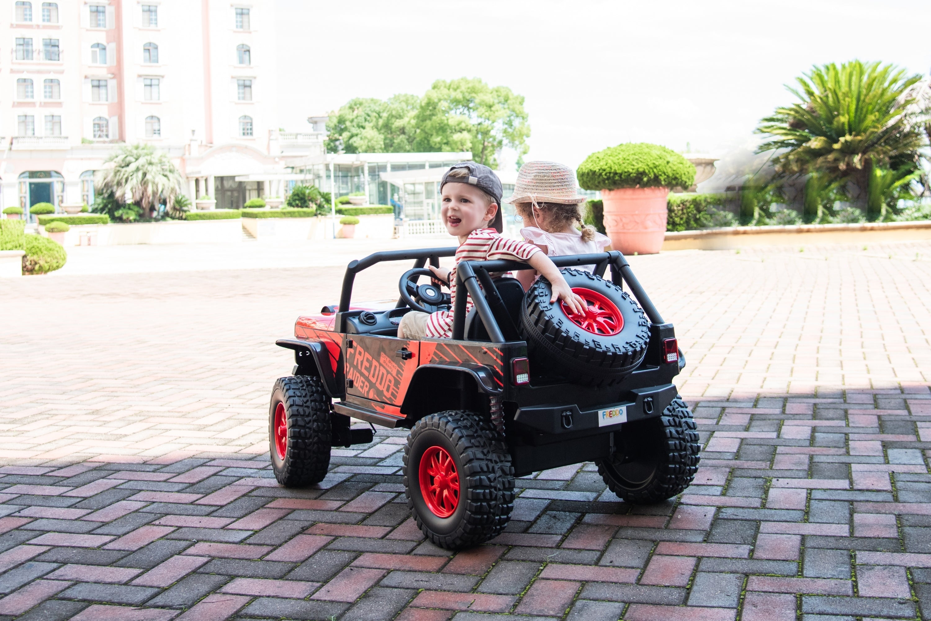 Voiture électrique pour enfant 2 places RAIDER, style Jeep, 24V, avec télécommande et roues arrière, modèle 2025.