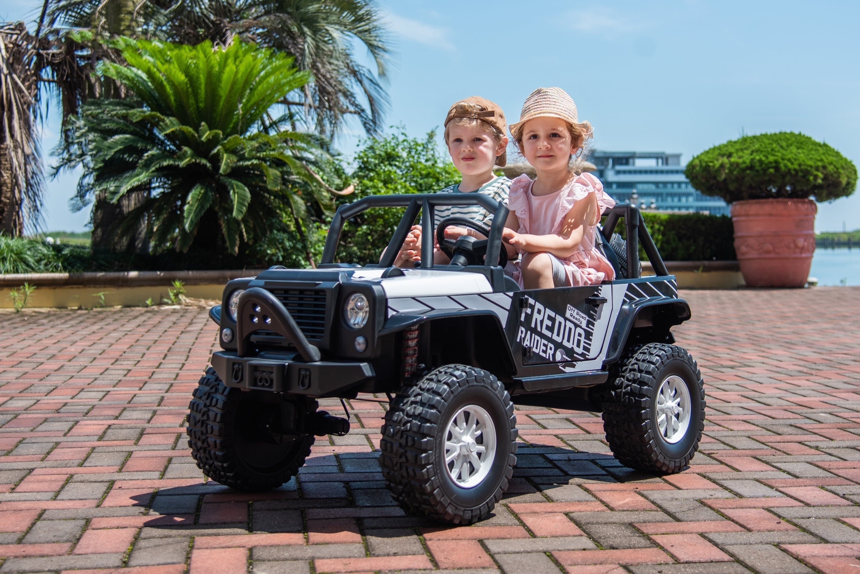 Voiture électrique pour enfant 2 places RAIDER, style Jeep, 24V, avec télécommande et roues arrière, modèle 2025.
