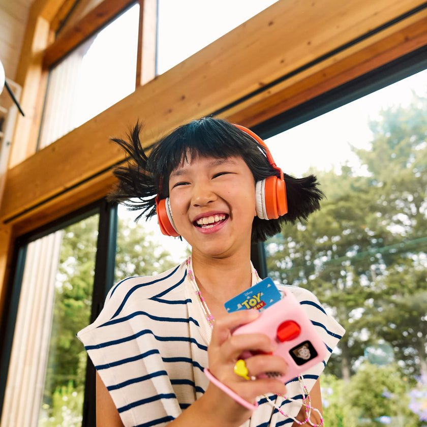 Yoto Mini (2024 Edition) + Make Your Own Card – Kids Screen-Free Bluetooth Audio Player, All-in-1 Travel Device Plays Stories Music Podcast Radio Ok-to-Wake Clock, Use as Speaker or with Headphones 🍁 All In One Marketplace Canada