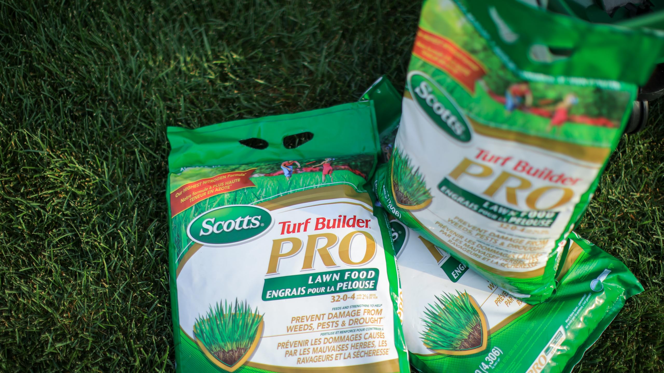 Scotts Turf Builder Pro Lawn Food 32-0-4 5.2kg (400m² Coverage), Lawn Fertilizer 🍁 All In One Marketplace Canada