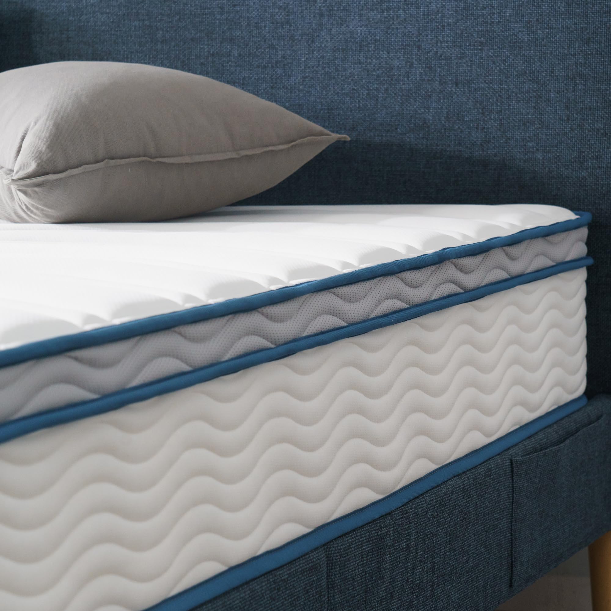 Zinus Twin Mattress - 10 Inch Foam & Spring Hybrid Mattress, Affordable Mattress, CertiPUR-US Certified Foam, Mattress in a Box, 10-Year Warranty, Twin Size 🍁 All In One Marketplace Canada