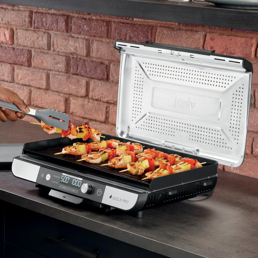Ninja Sizzle Pro XL 20-Inch Indoor Griddle + Grill, Detachable Ventilated Lid, Grease Control, Ceramic Nonstick Plates, Even Edge-to-Edge Cooking, Extra Large Capacity, Versatile, Silver, GX101C 🍁 All In One Marketplace Canada