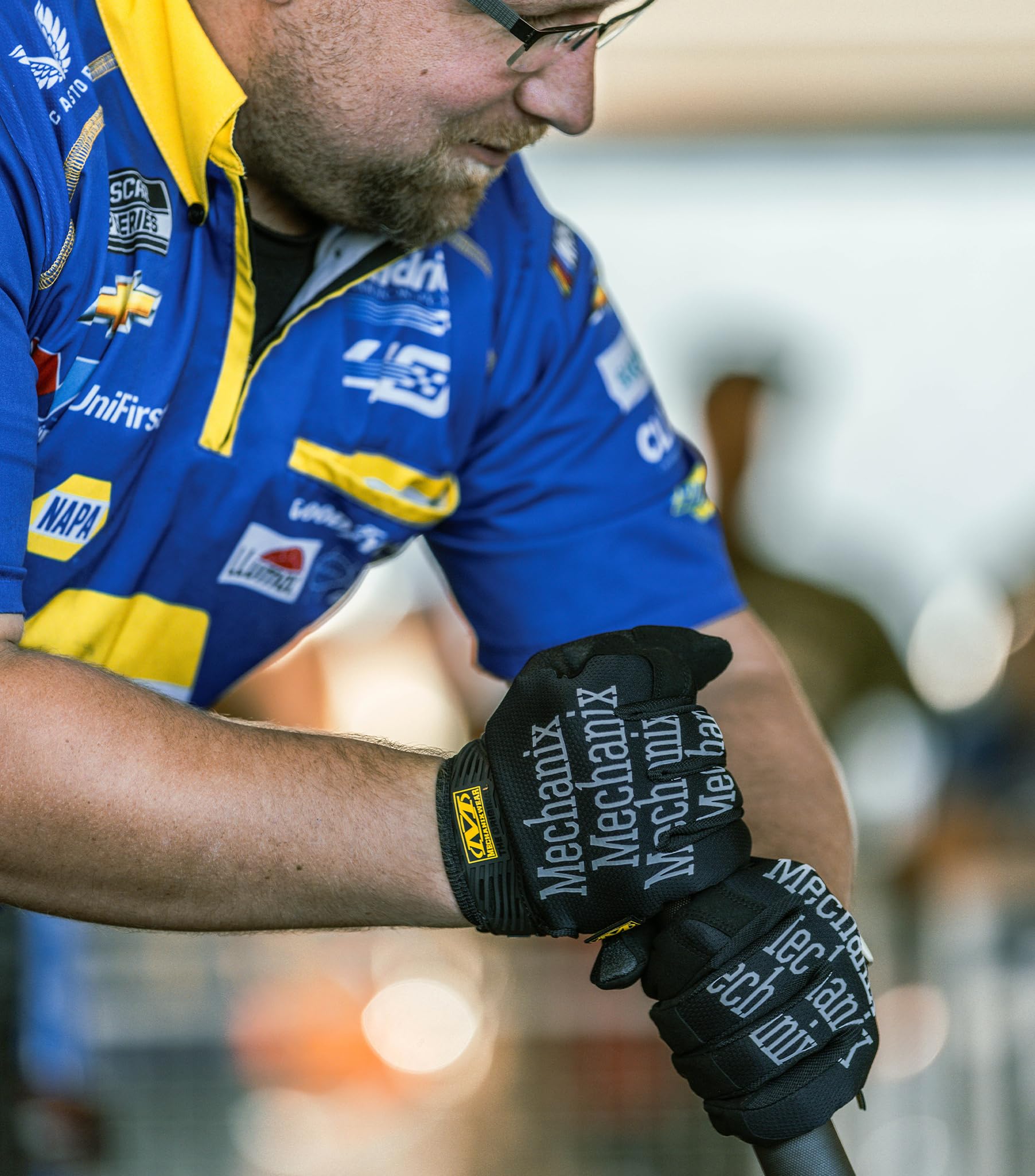 Mechanix Wear: The Original Work Glove with Secure Fit, Synthetic Leather Performance Gloves for Multi-purpose Use, Durable, Touchscreen Capable Safety Gloves for Men (Black, Large) 🍁 All In One Marketplace Canada