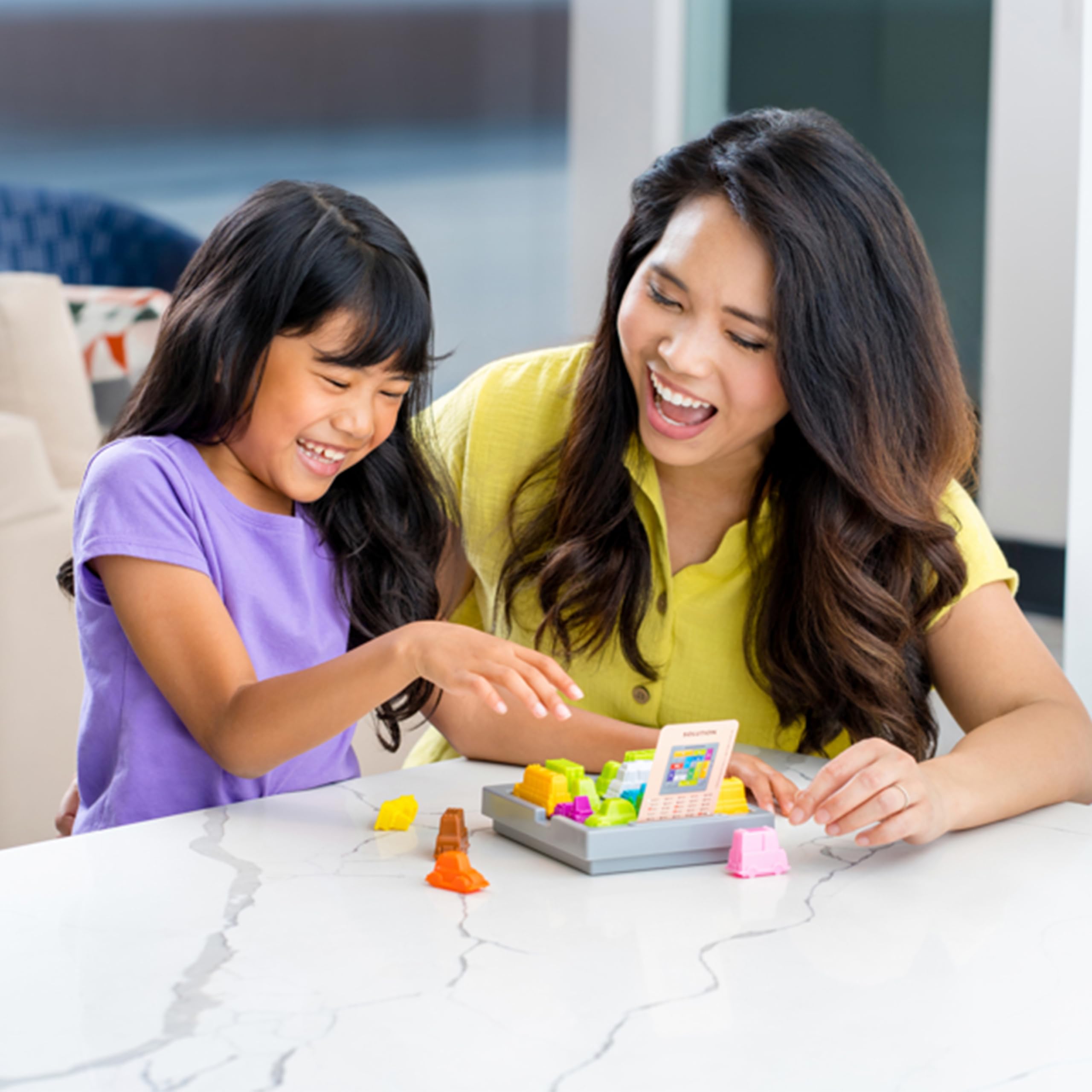 ThinkFun Rush Hour Junior - Classic Traffic Jam Logic Game | New Look for 2024 | STEM Toy for Kids | Engaging Puzzles for Ages 5 and Up | Junior Edition of the International 🍁 All In One Marketplace Canada