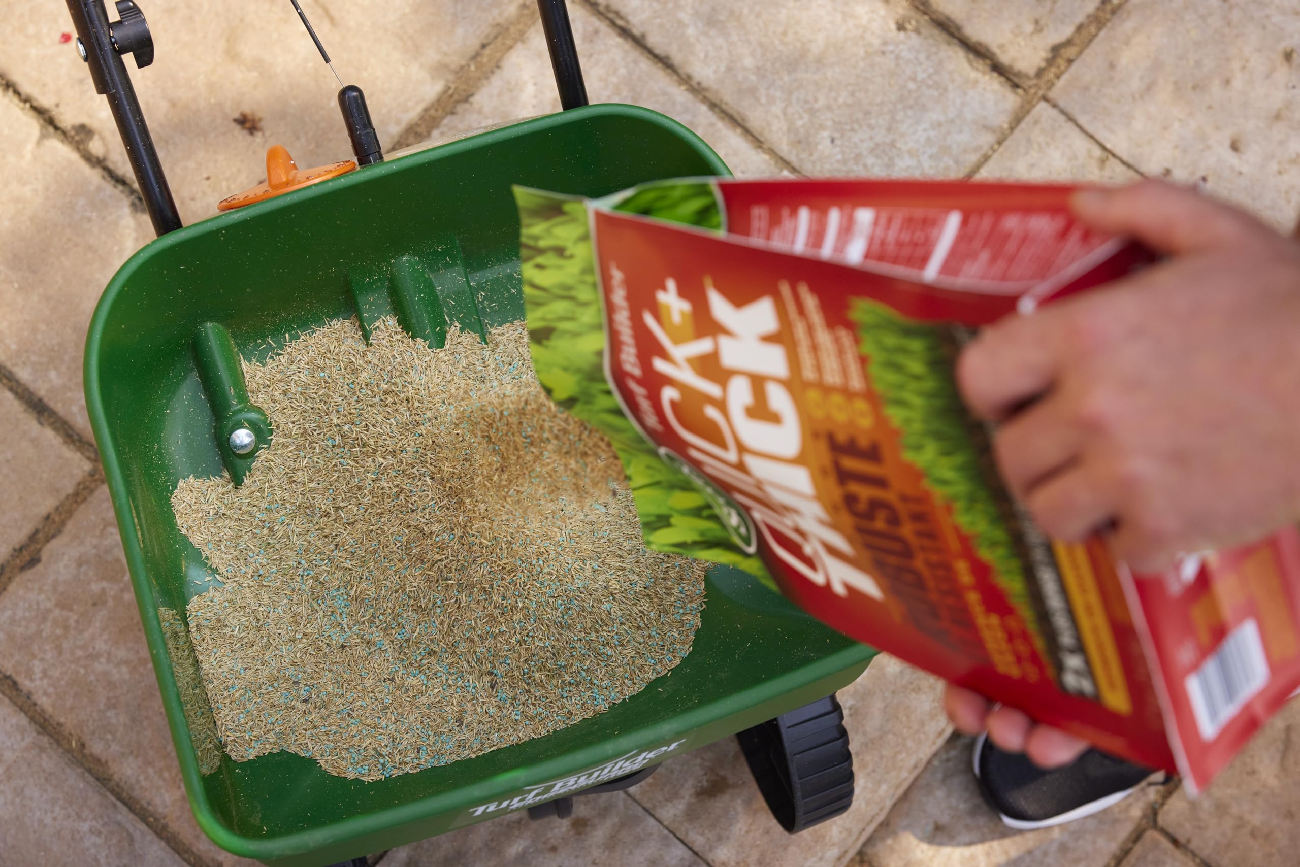 Scotts Turf Builder Quick + Thick Tough & Resilient Grass Seed Mix, 1.2kg (167 sq Meters / 1,805 sq feet Coverage) | Resilient Mix for Active Yards, Pets & Pests 🍁 All In One Marketplace Canada