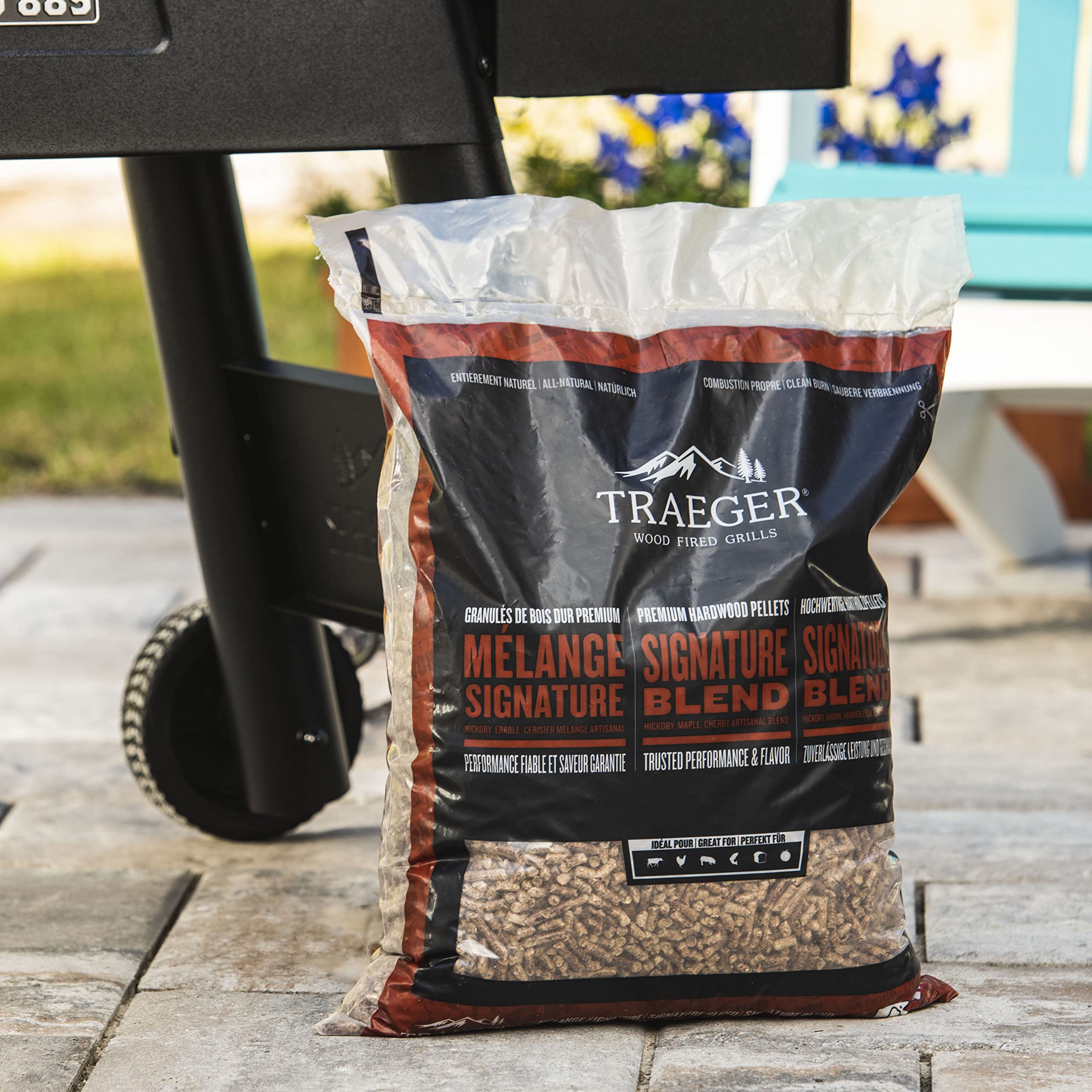 Traeger Grills Signature Blend 100% All-Natural Wood Pellets for Smokers and Pellet Grills. BBQ, Bake, Roast, and Grill, 20 lb. Bag 🍁 All In One Marketplace Canada