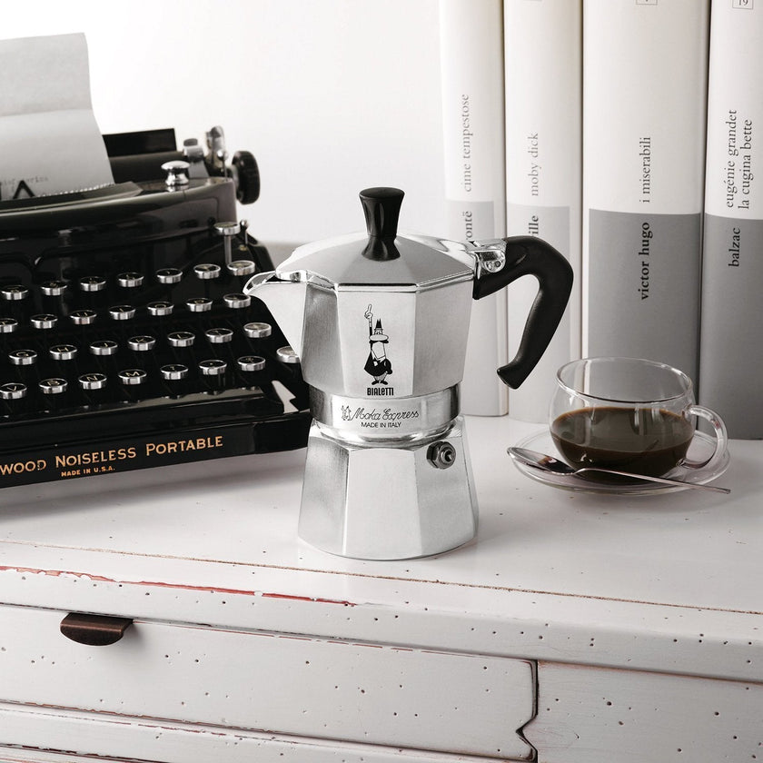 Bialetti - Moka Express: Iconic Stovetop Espresso Maker, Makes Real Italian Coffee, Moka Pot 3 Cups (4.3 Oz - 130 Ml), Aluminium, Silver 🍁 All In One Marketplace Canada