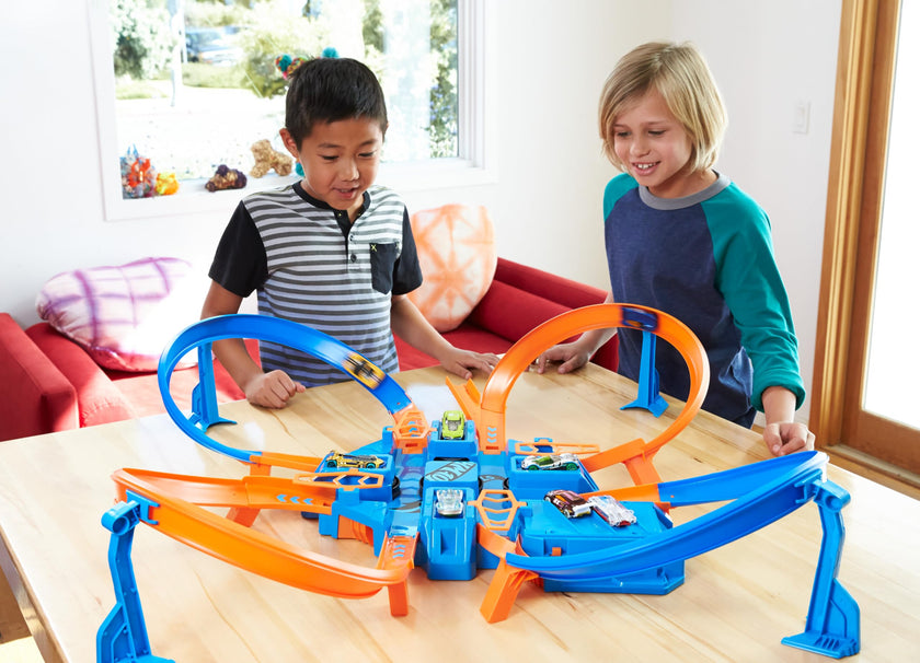 Hot Wheels Track Set with 1:64 Scale Toy Car, 4 Intersections for Crashing, Powered by a Motorized Booster, Criss-Cross Crash Track 🍁 All In One Marketplace Canada