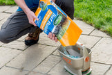 Scotts Wizz Year-Round Spreader - Battery Powered, Handheld for Even Application of Seed, Fertilizer or Ice Melt (230 sq Meters / 2,500 sq feet Coverage) 🍁 All In One Marketplace Canada