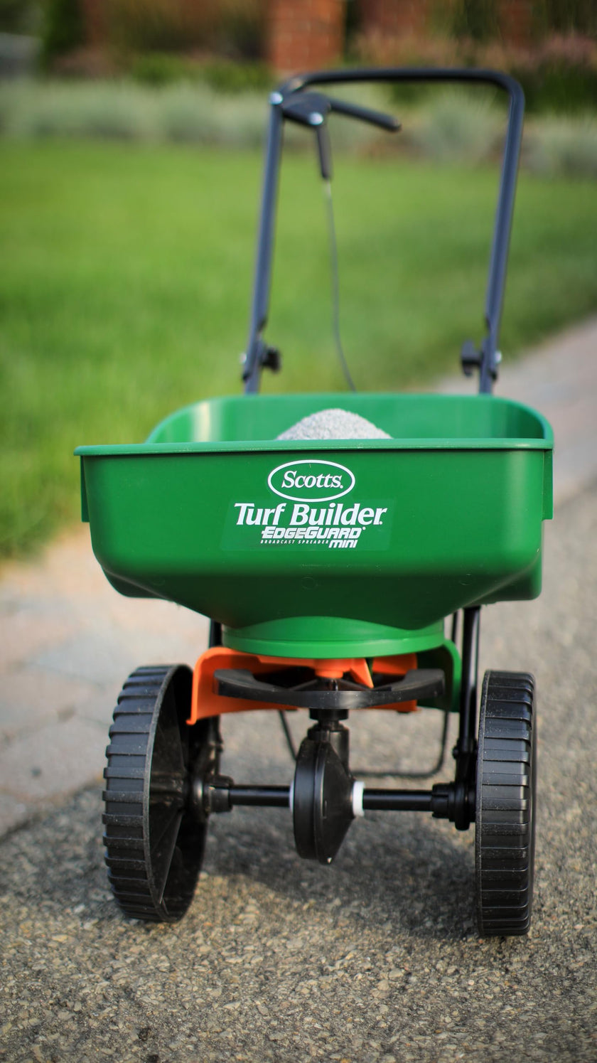 Scotts Turf Builder Pro Lawn Food 32-0-4 5.2kg (400m² Coverage), Lawn Fertilizer 🍁 All In One Marketplace Canada