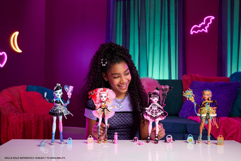Monster High Scary Sweet Birthday Doll, Draculaura in Pink Party Dress with Themed Accessories Like Invite, Balloon, Gift, Fan and More 🍁 All In One Marketplace Canada
