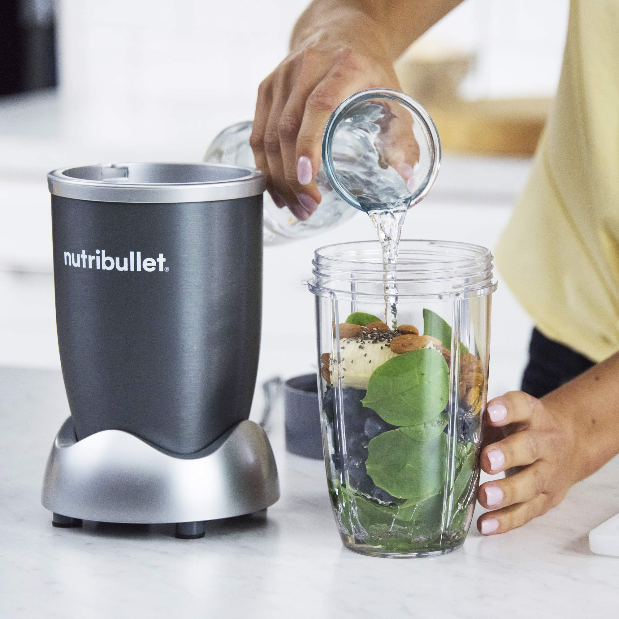 NutriBullet 600 Superfood Nutrition Extractor, Blender & Mixer System (8-Piece Set), Silver 🍁 All In One Marketplace Canada