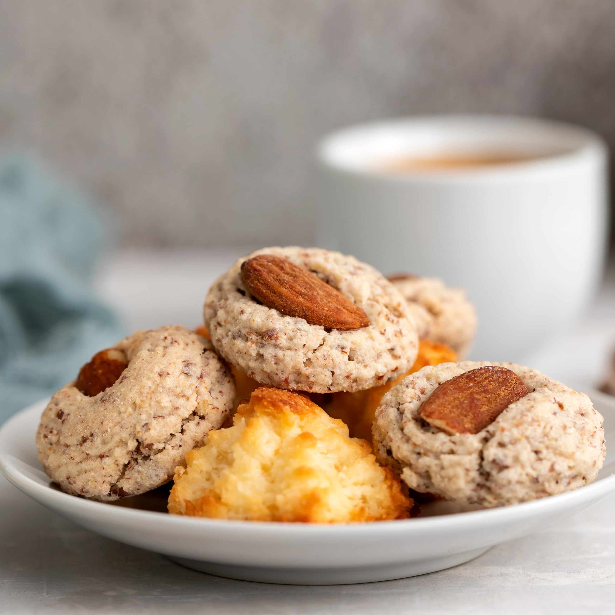 Yupik Roasted Salted Almonds, 1 kg, Gluten-Free, Kosher, Crunchy Savory Snacks, Roasted Almonds with Sea Salt, Protein Nuts 🍁 All In One Marketplace Canada