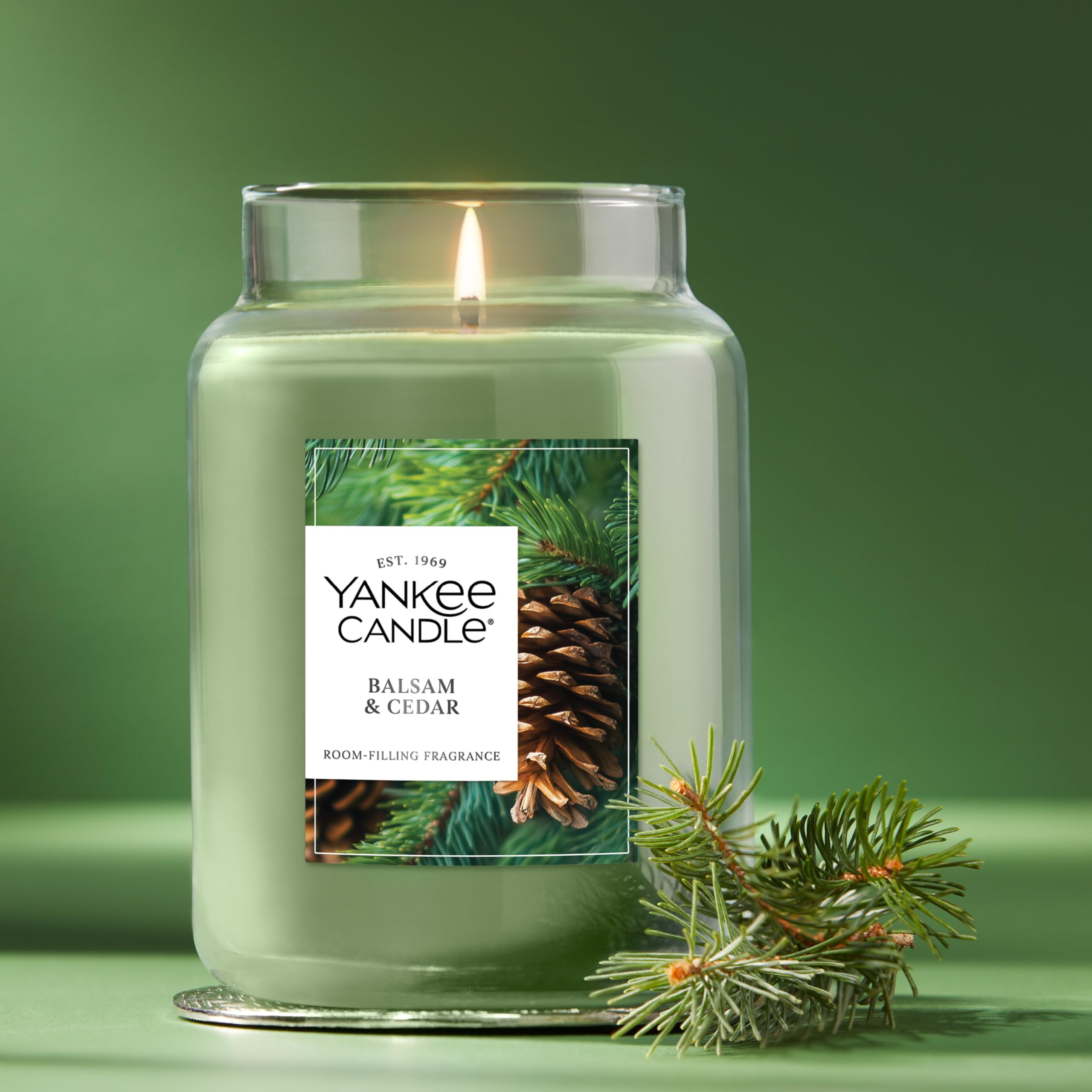 Yankee Candle Large Jar Scented Candle with up to 150 Hour Burn Time, Premium Plant Wax Blend for Cleaner Consistent Burn and Room Filling Fragrance, 22 oz, Balsam Cedar 🍁 All In One Marketplace Canada