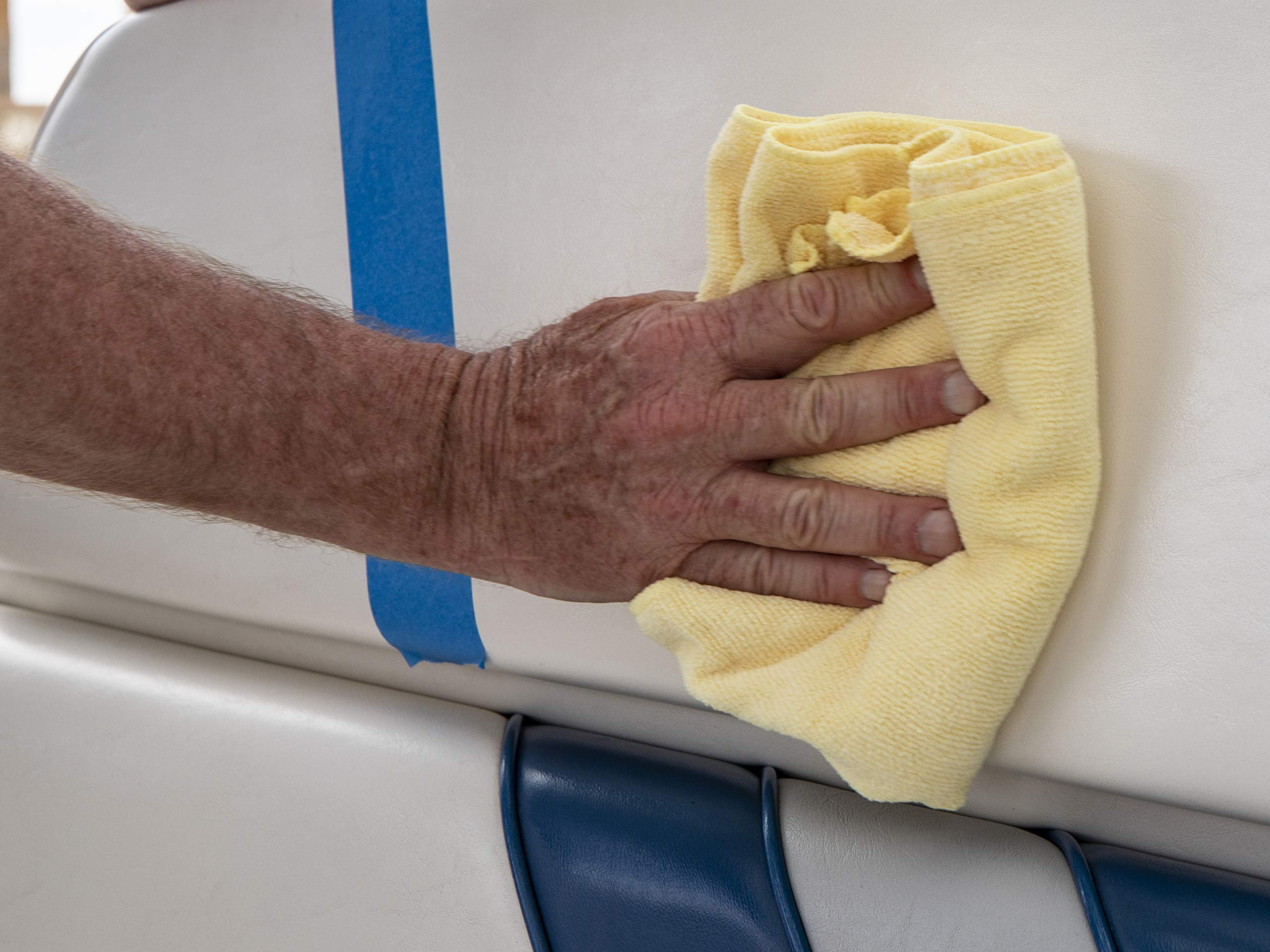 Meguiar's M5716 Marine/RV Vinyl & Rubber Cleaner & Protectant, Boat Vinyl Cleaner & Protectant, Revitalize Plastic and Rubber with an Easy-to-Use Non-Greasy Formula, 16 Oz Spray Bottle 🍁 All In One Marketplace Canada