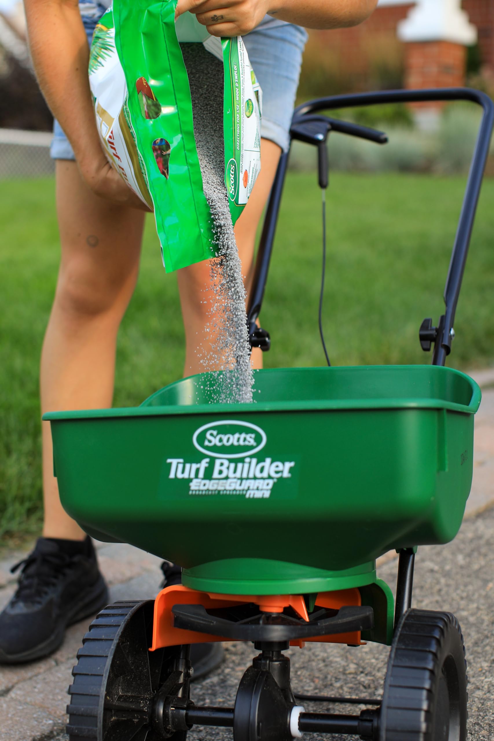 Scotts Turf Builder Pro Lawn Food 32-0-4 5.2kg (400m² Coverage), Lawn Fertilizer 🍁 All In One Marketplace Canada