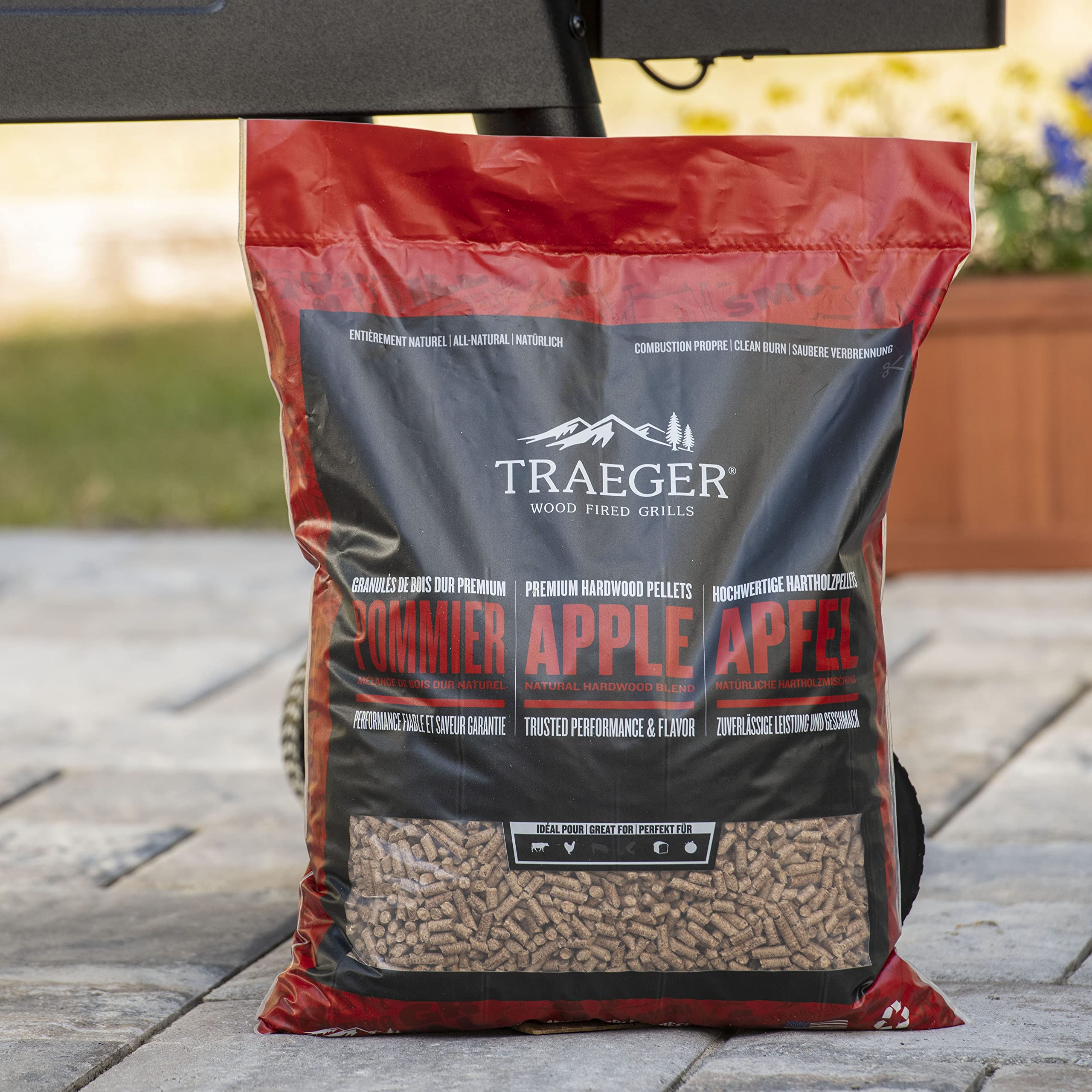Traeger Grills Apple 100% All-Natural Wood Pellets for Smokers and Pellet Grills. BBQ, Bake, Roast, and Grill, 20 lb. Bag 🍁 All In One Marketplace Canada