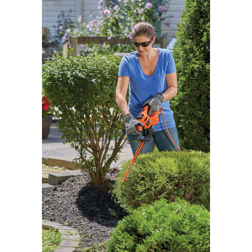 BLACK+DECKER Electric Hedge Trimmer, 16-Inch (BEHT100) 🍁 All In One Marketplace Canada