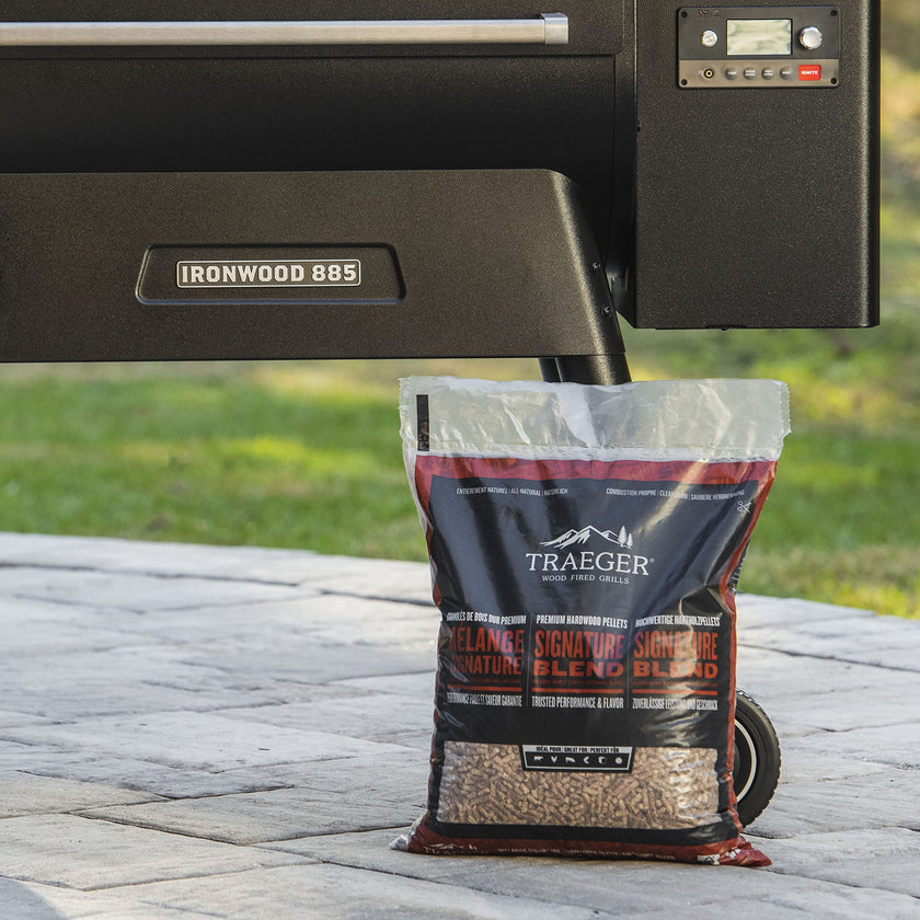Traeger Grills Signature Blend 100% All-Natural Wood Pellets for Smokers and Pellet Grills. BBQ, Bake, Roast, and Grill, 20 lb. Bag 🍁 All In One Marketplace Canada
