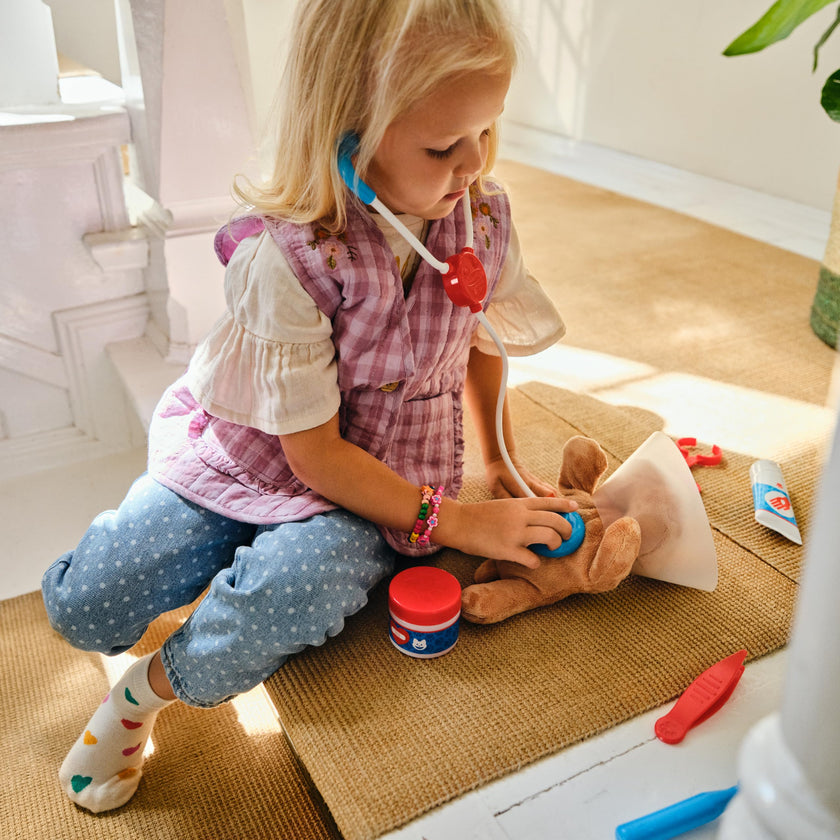 Melissa & Doug Examine and Treat Pet Vet Play Set, 24-Piece Animal Doctor Playset with Dog & Cat Plushies, Pet Doctor Kit & Accessories, Preschool Toys for Girls & Boys Ages 3+ 🍁 All In One Marketplace Canada