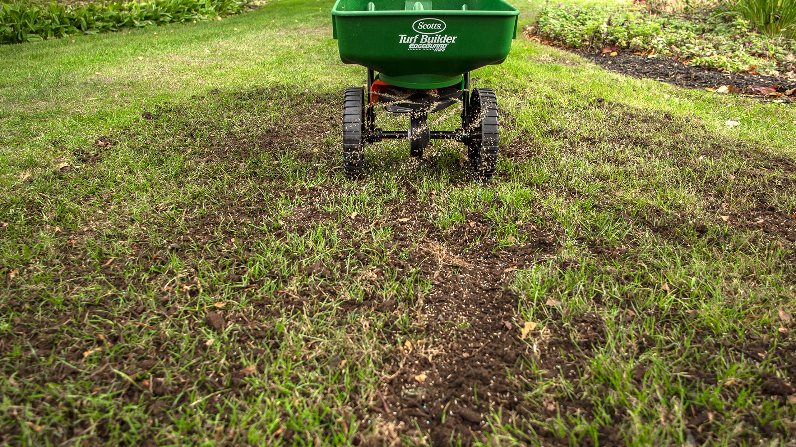 Scotts Turf Builder Quick + Thick Grass Seed (Sun and Shade Mix) - 4 kg |(576 sq Meters / 6,210 sq feet Coverage) Grow a Thick, Green Lawn Fast. for Areas that Experience Sun & Shade 🍁 All In One Marketplace Canada