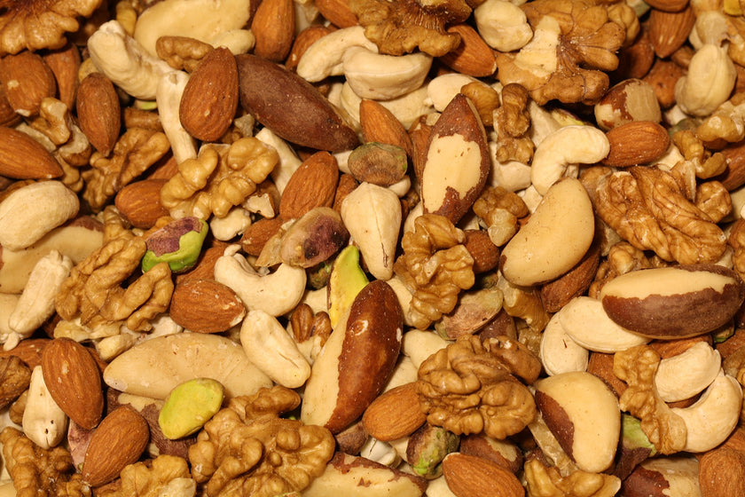 Yupik Raw Mixed Nuts, 1kg, A blend of Almonds, Walnuts, Brazil Nuts, Cashews & Pistachios, Kosher, Gluten Free, Salt Free, Cholesterol Free, High in Fiber, Perfect for Snacking & Baking 🍁 All In One Marketplace Canada