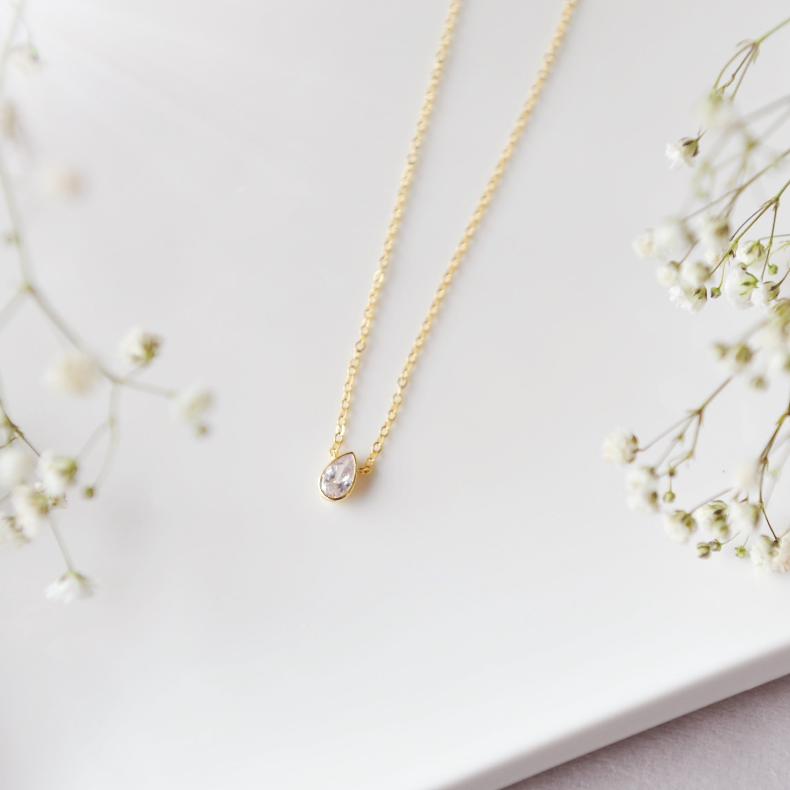 Mila drop necklace