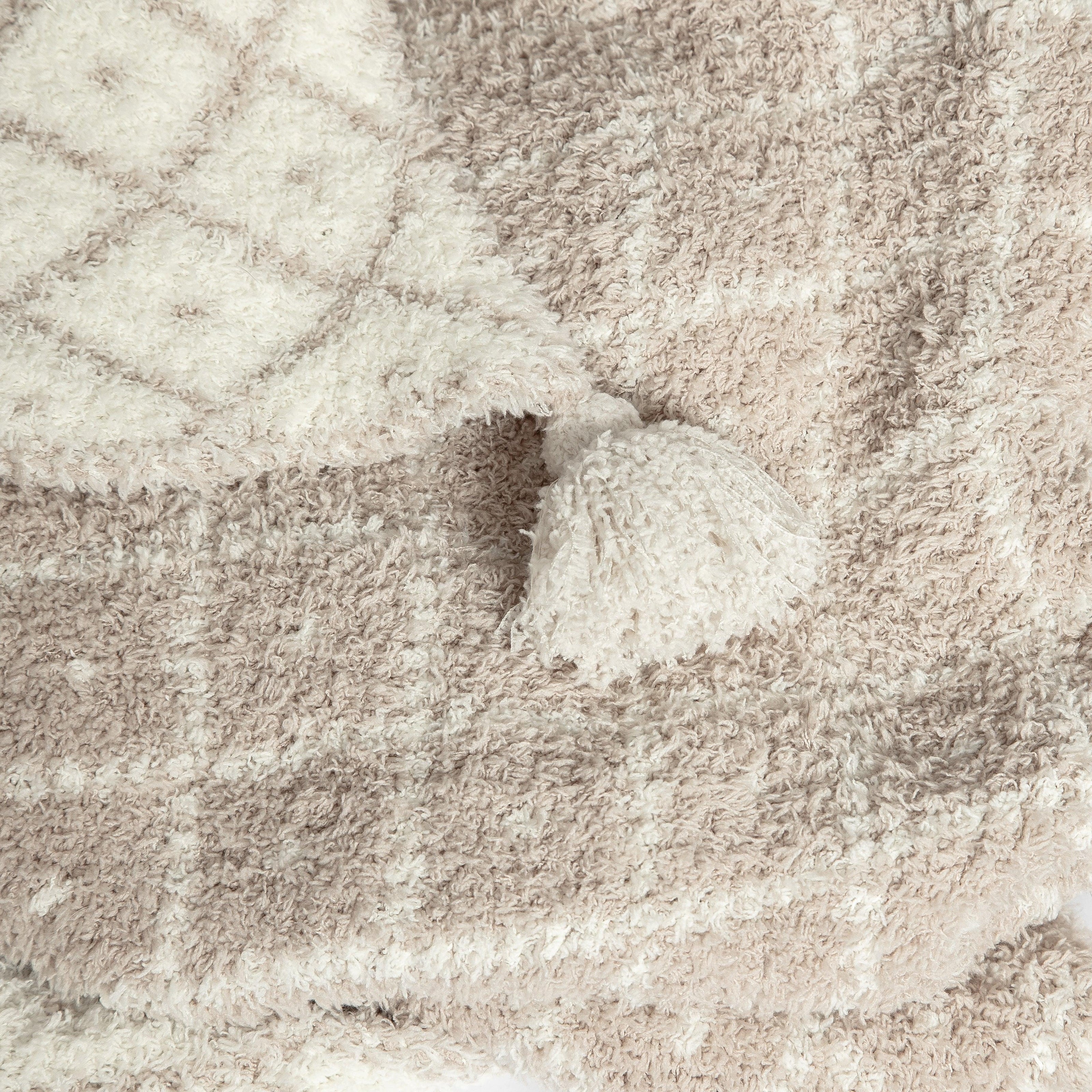 Rainy Day & Baby's Breath Diamond Point 2.0 with Tassels Print Extended Throw