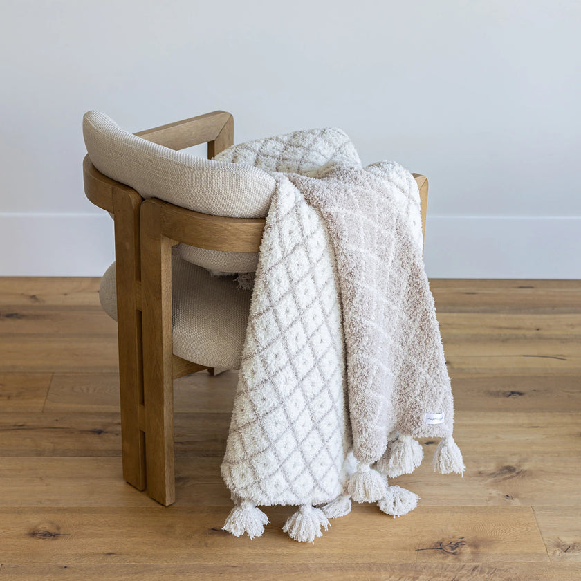 Rainy Day & Baby's Breath Diamond Point 2.0 with Tassels Print Extended Throw