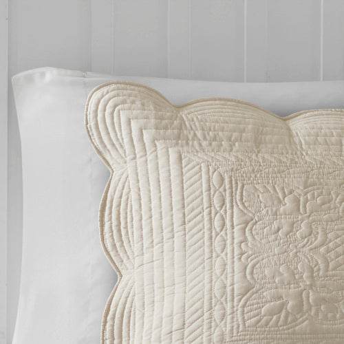3 Piece Reversible Scalloped Edge Quilt Set Bedding Comforter set