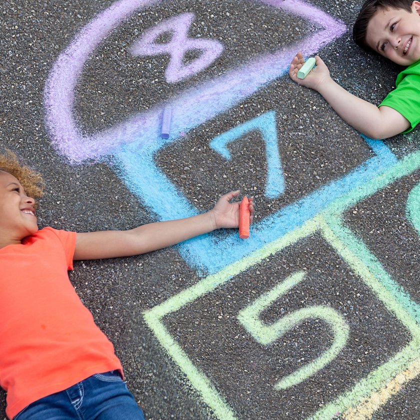 Crayola Ultimate Washable Chalk Collection (64ct), Bulk Outdoor Sidewalk Chalk for Kids, Outdoor Activities & Spring Crafts, Gifts for Kids 🍁 All In One Marketplace Canada