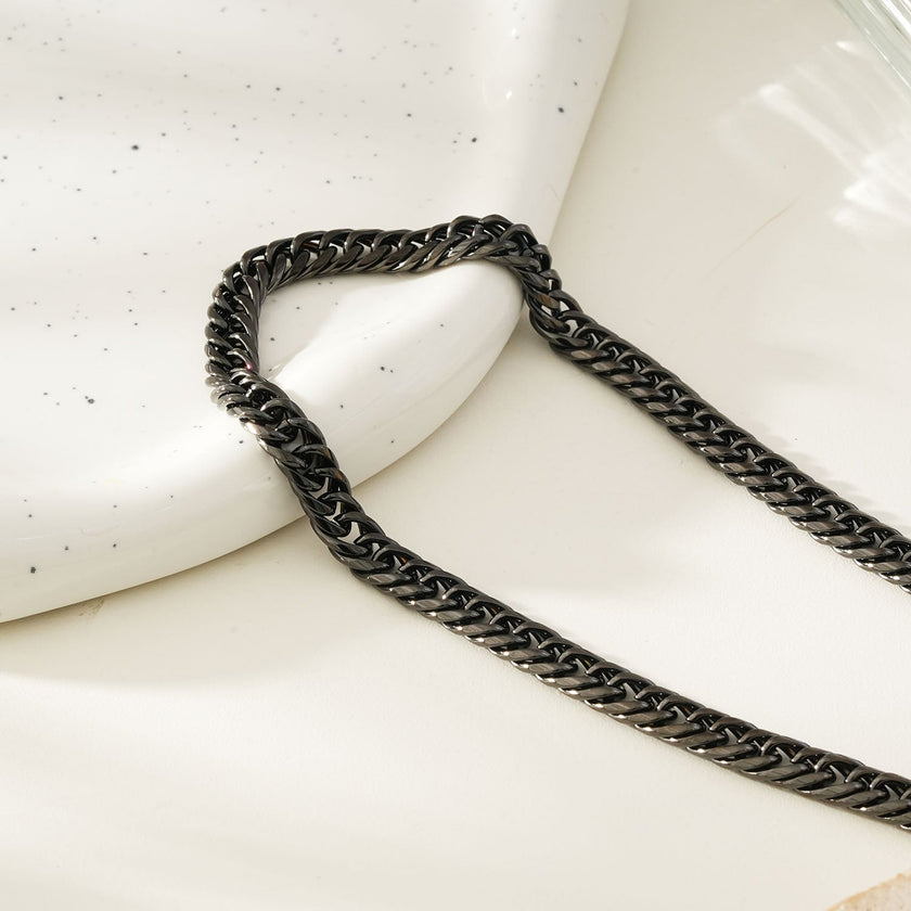 ABASI BLACK : Chaîne à maillons épais en carbone noir.