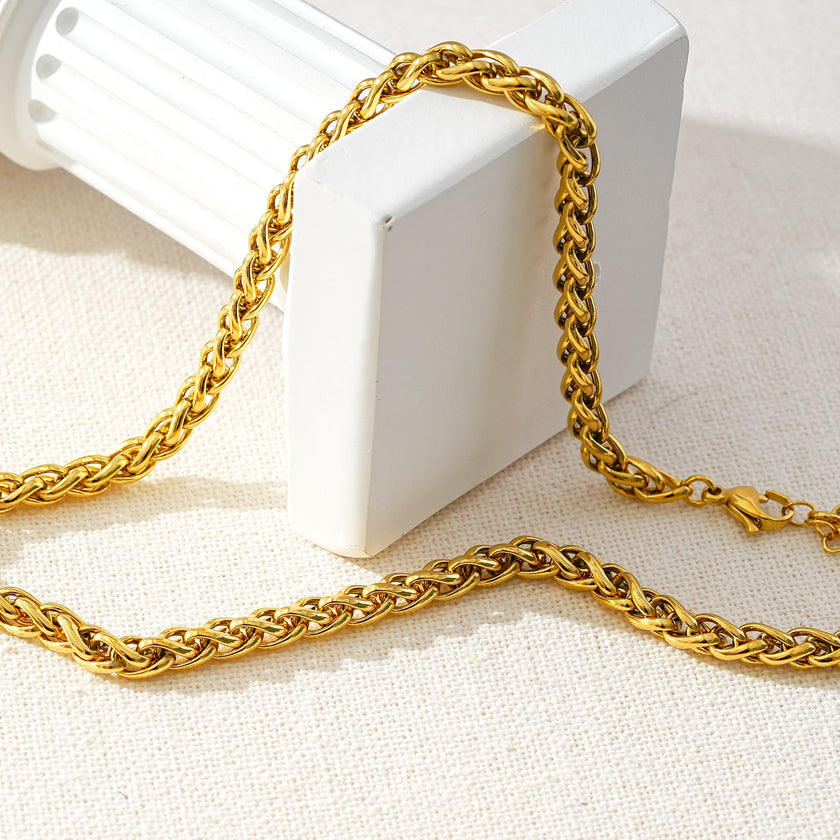Style ABBOT: Interwoven Oval Hoop Chunky Necklace