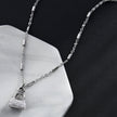 Collier ABENI avec chaîne à perles tubulaires et pendentif cadenas pavé de zircons en argent.