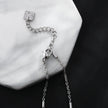 Collier ABENI avec chaîne à perles tubulaires et pendentif cadenas pavé de zircons en argent.