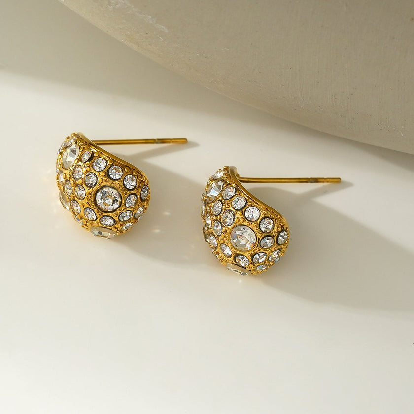 ADALAJ Gold : Boucles d'oreilles pendantantes en forme de goutte d'eau pavées de zircons - Une déclaration de confiance.